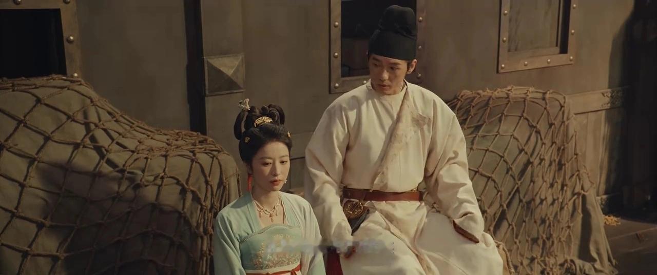 《太平年》刚开播时，看到有帖子说这部剧扑了，原因是女主周雨彤观众缘不行。