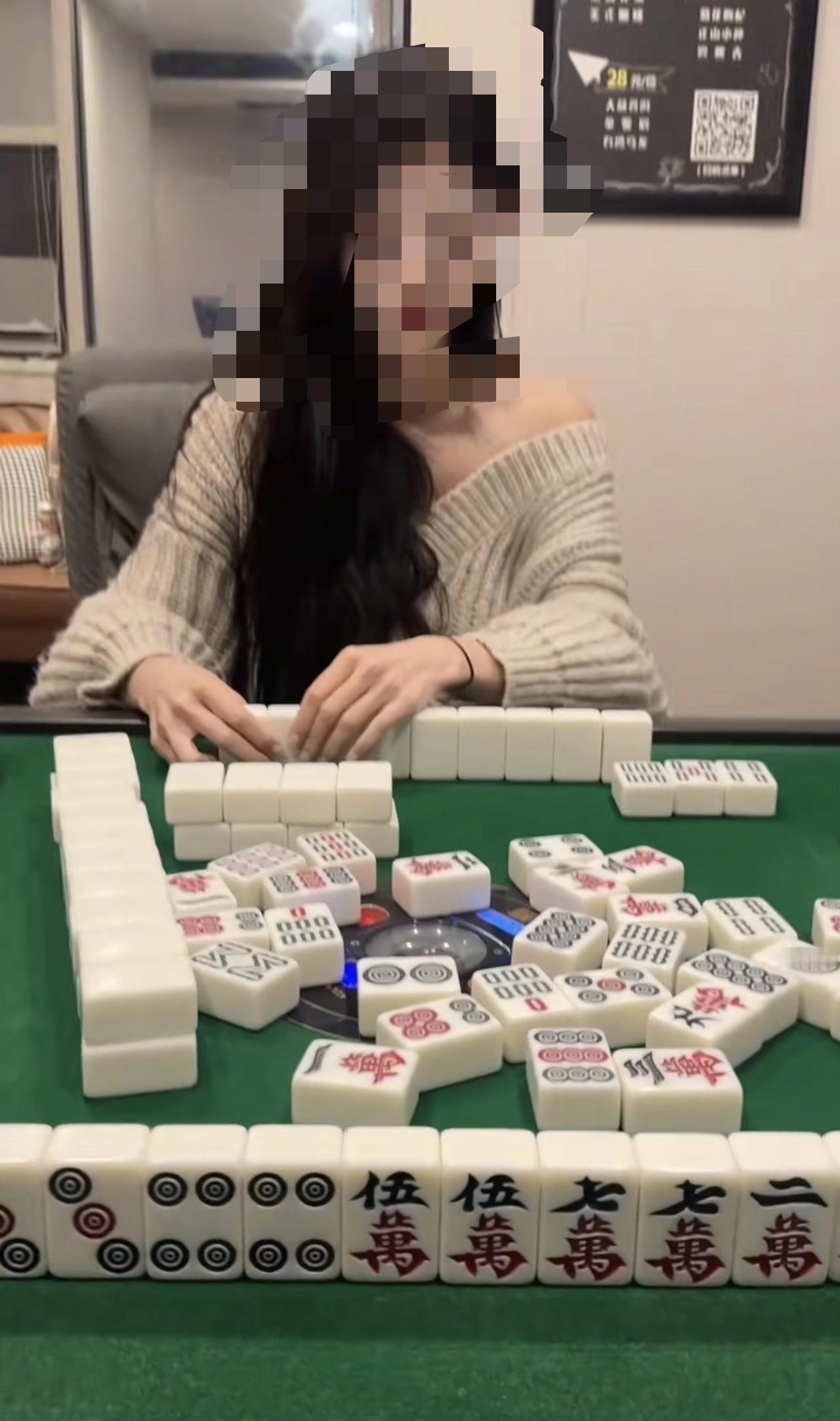一女子，打麻将输了1200块无力偿还，男牌友见女子貌美，便让其以身抵债。女子听完