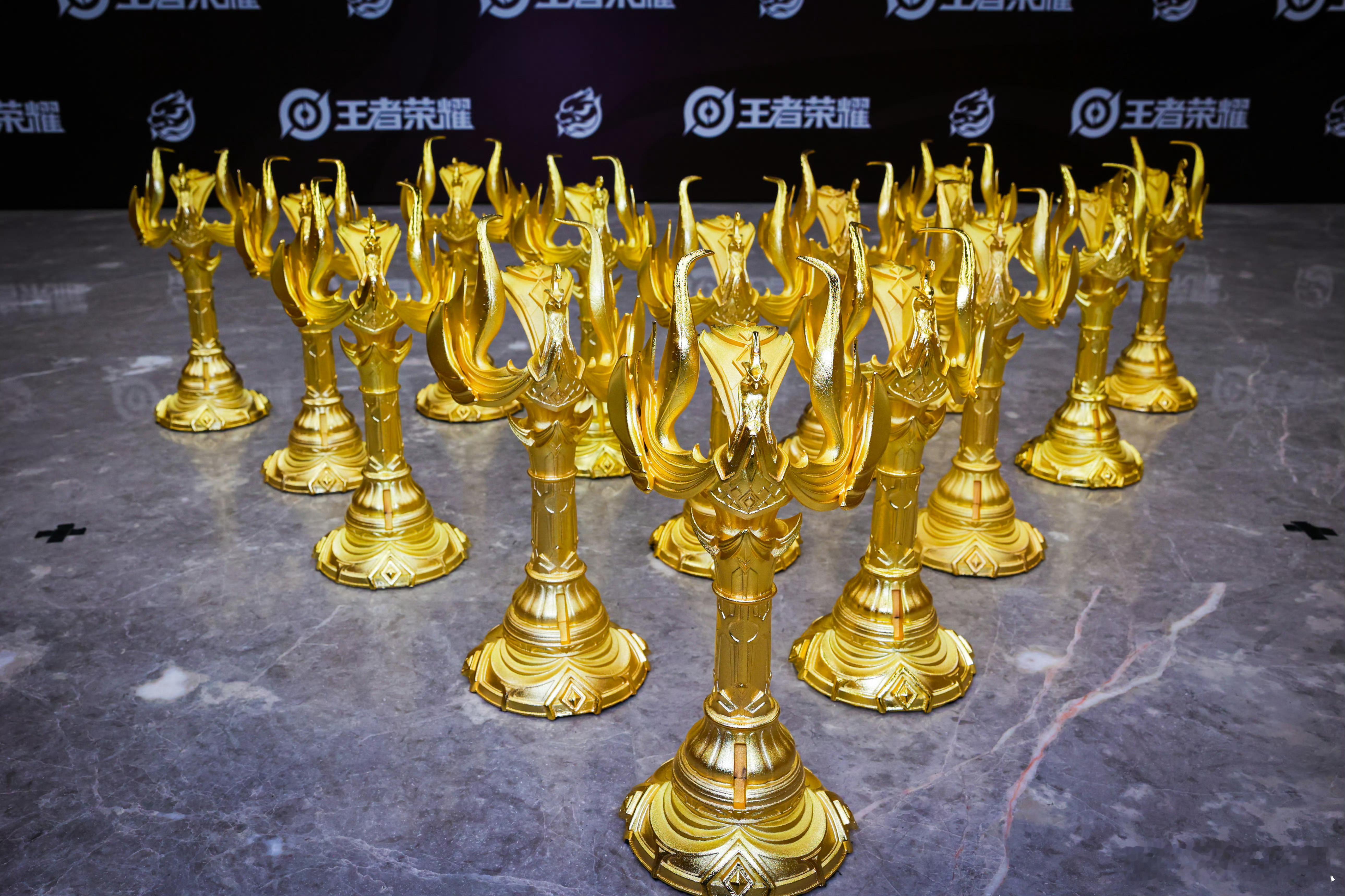 巅峰之夜AG所有的奖杯