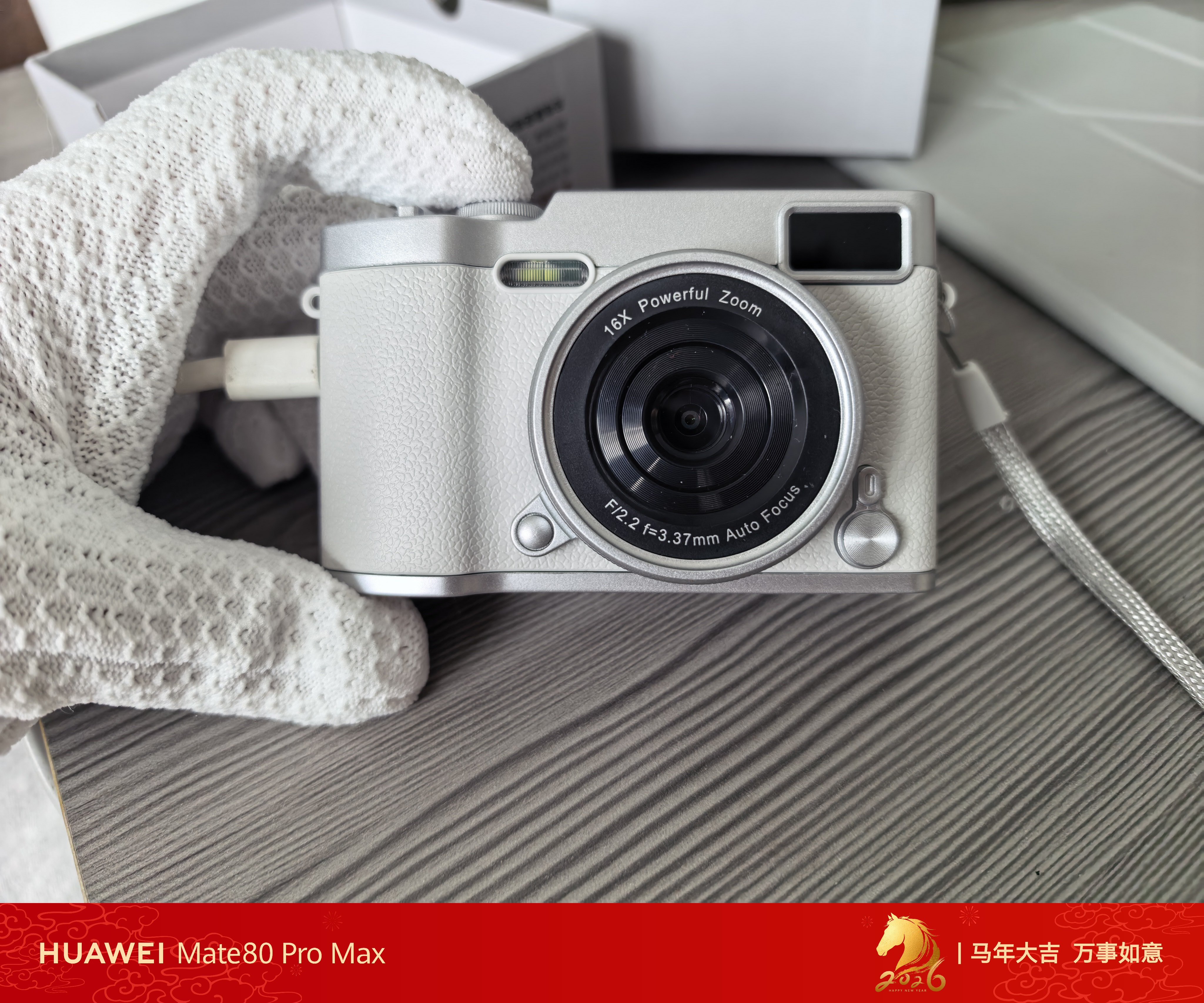 媳妇买了哥非常神奇的相机，百元不到里面有个512G的内存卡