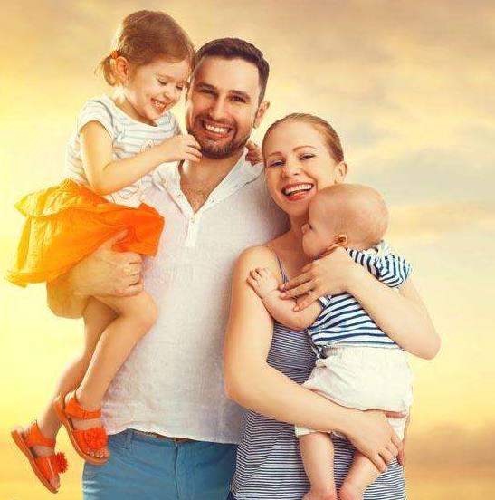 孩子自己可以走路了, 为什么还要大人抱? 爸妈要珍惜, 不要以为他在偷懒