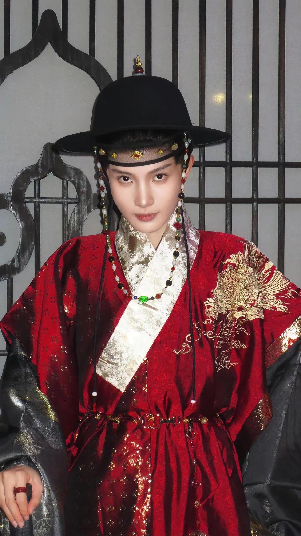 穿上明制眼神就不自觉严厉起来。不愧是老祖宗的审美明制汉服汉服大明风华大明