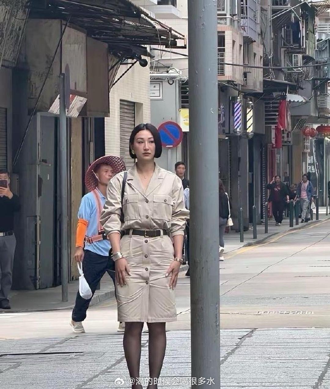 看到明星的裤子也容易起皱，我就放心了