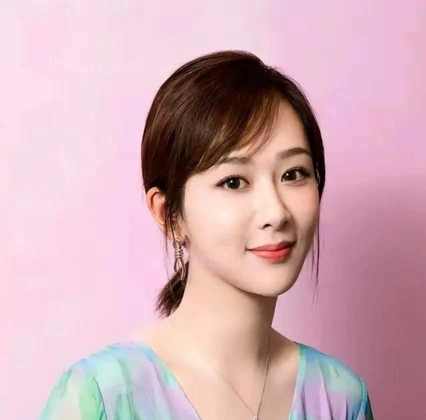 杨紫已经很难再结婚了。原因很简单，不是因为32岁这个年纪尴尬，也不是因为秦俊杰那
