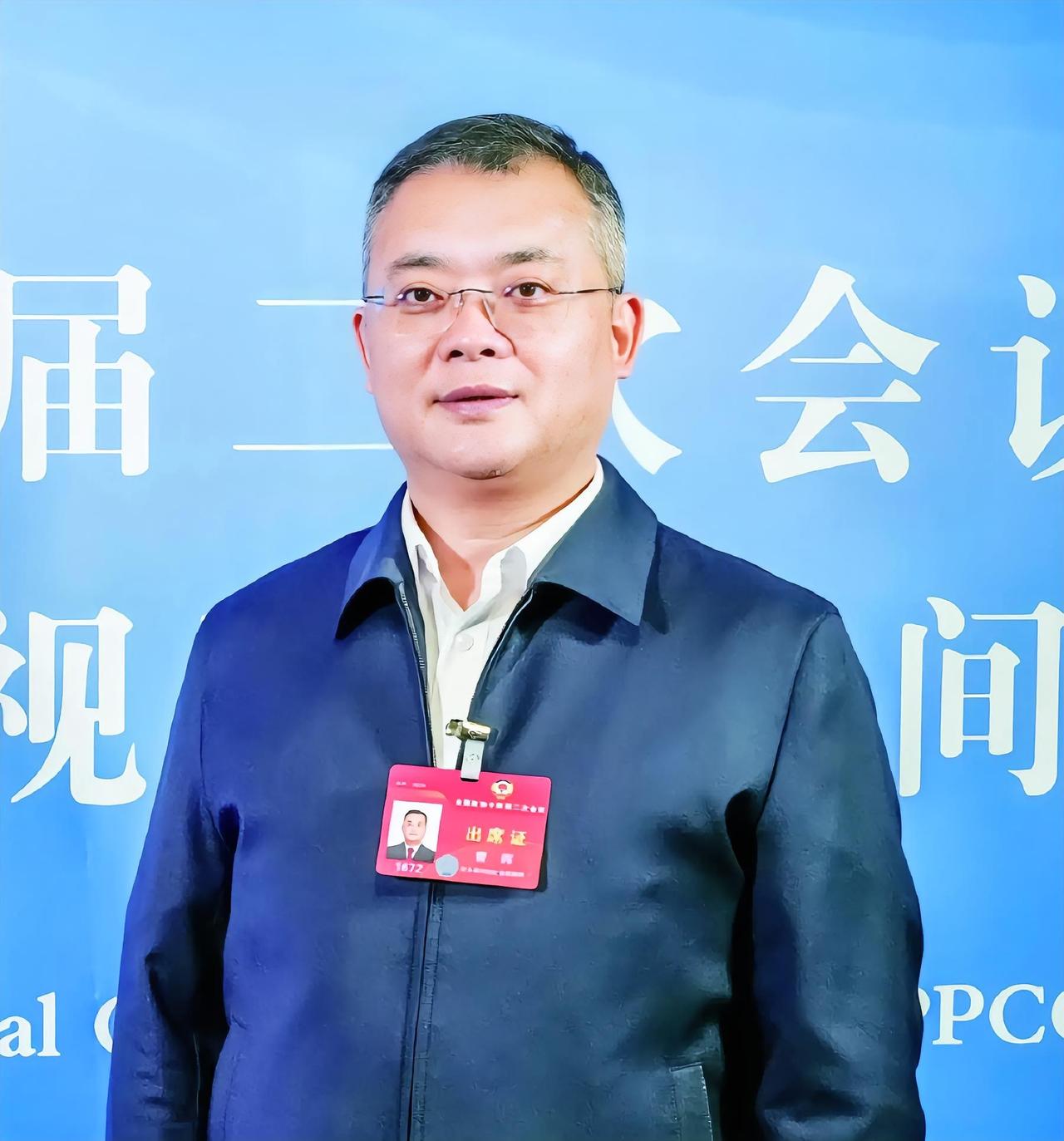 曹晖都55了，普通人快退休的年龄，他才刚担福耀重任。55岁才登基，不是太