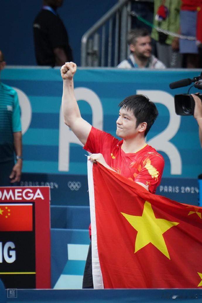 在2024年巴黎奥运会上，‌樊振东斩获乒乓球男单与男团两枚金牌‌，成就个人奥