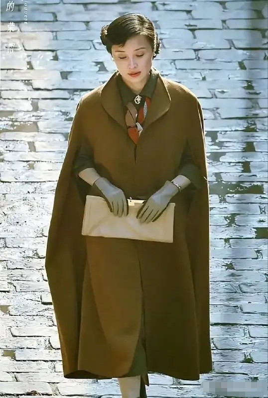 记录者看《沉默的荣耀》，有些人在质疑朱枫烈士为什么穿着打扮那么时尚？你