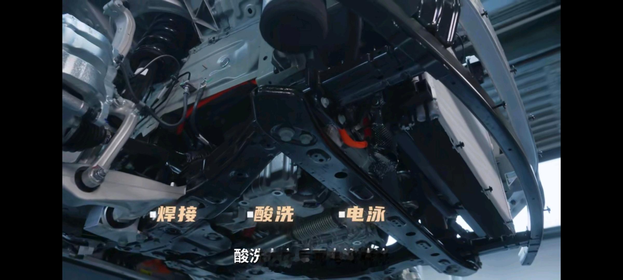 博主们拆小米汽车不是头一回了，之前老章连续拆过几台，这几天又看到周二瓶也拆了一辆