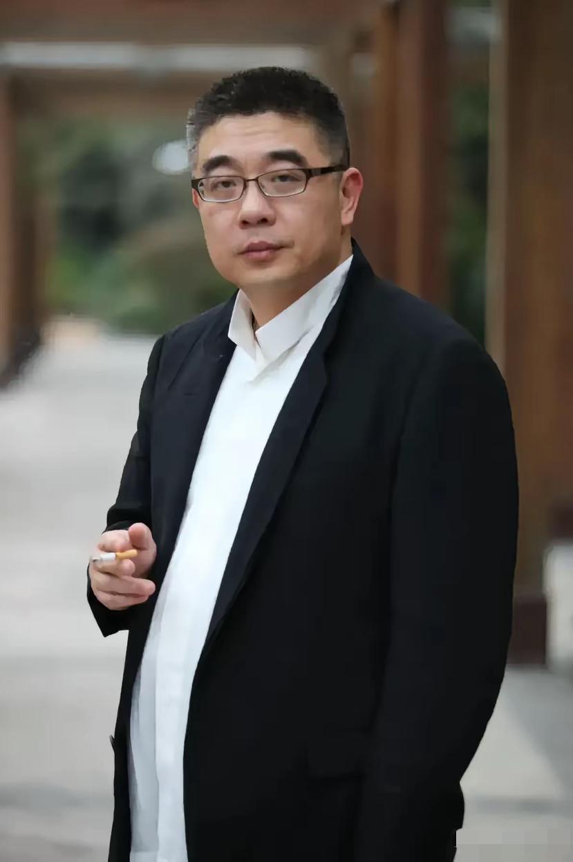 复旦大学钱文忠教授说：“年轻人一定要对钱有概念。一杯奶茶20块钱，相当于6瓶牛