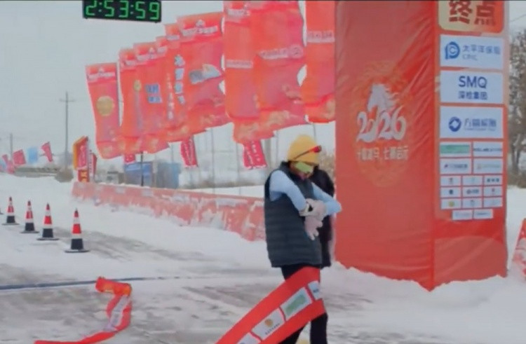 “最快女护士”张水华夺得东极马拉松冠军, 获得1.5万元奖金