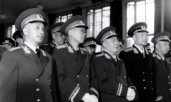1955年，全军唯一一位，被授予大将军衔的兵团政委是谁？“罗部长，拟授衔名单已