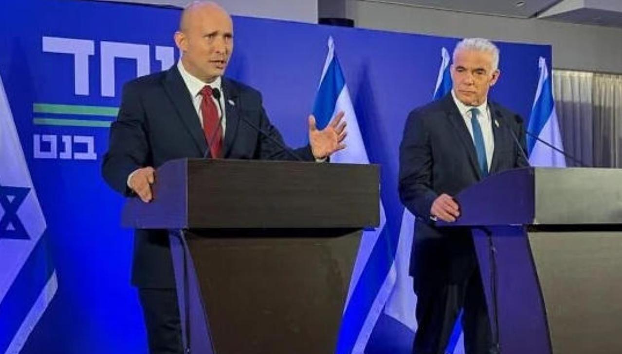 以色列政坛又起大风浪。前总理贝内特和拉皮德正式合并政党，组建“团结”联盟，剑指1