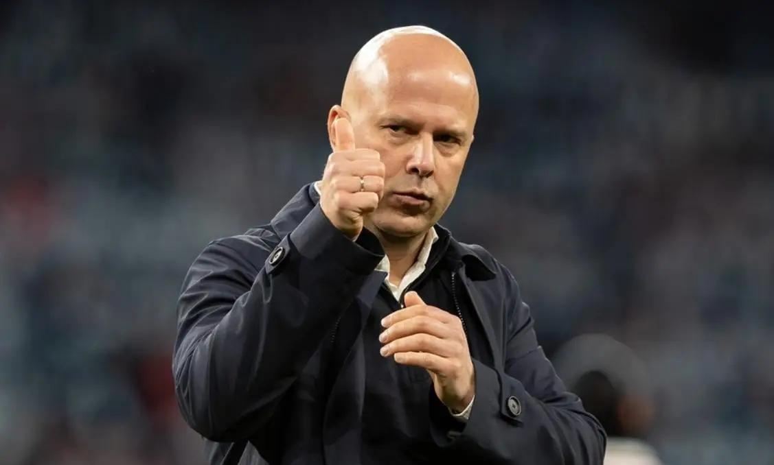 萨拉赫正在背锅。但真正的问题藏在更衣室大门后面。撕开利物浦的战术板——斯洛特