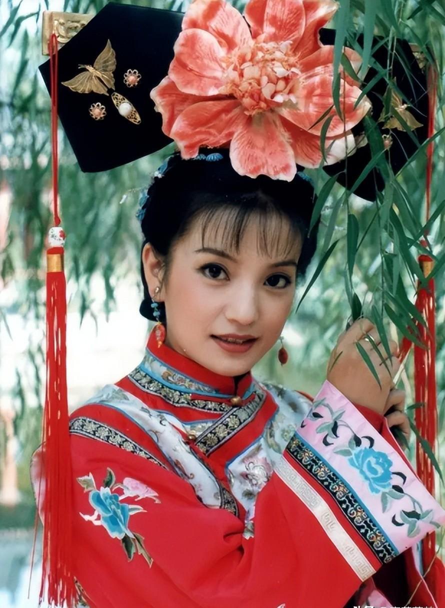 说实话，小时候光顾着乐呵，现在重看《还珠格格》才发现，小燕子才是真正的顶级“狠人