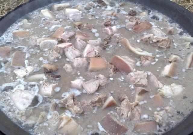 炖猪肉，就放这3种香料！肉香十足不油腻，千万别再乱撒一把了家里炖猪肉，不少人