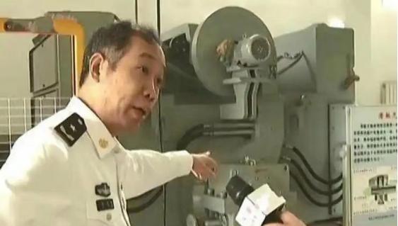 34岁破格晋升为教授，38岁成为博士生导师，41岁当选最年轻中国科学院院士，42