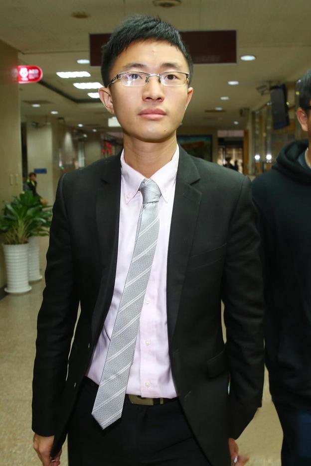 侯汉廷是懂得爆料的，他今日揭露，福麦室内装修公司上次是赖清德当台南市长任内，做的