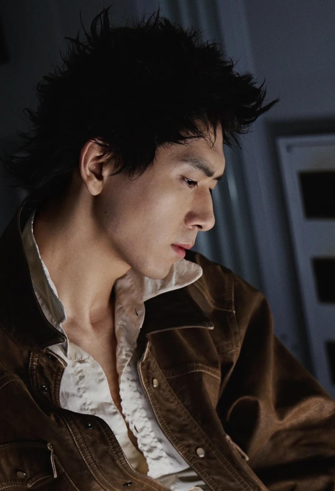 李现复古又时髦迷离又迷幻感官极具冲击力又很有魅惑力朋克&英伦&日系各自