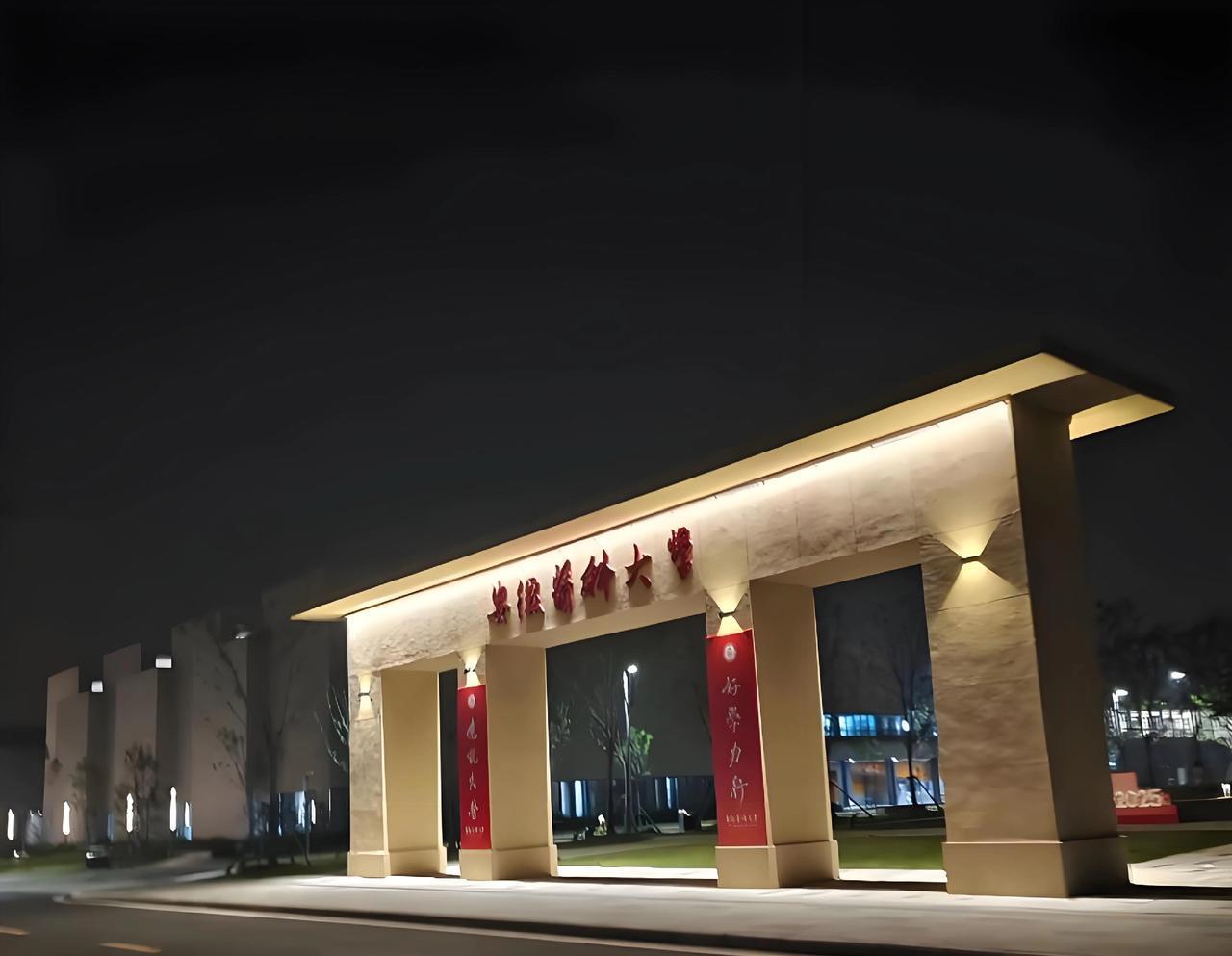 安徽医科大学落地肥西，到底是好事儿还是坏事儿呢？我可以很负责的说，绝对是一件大好