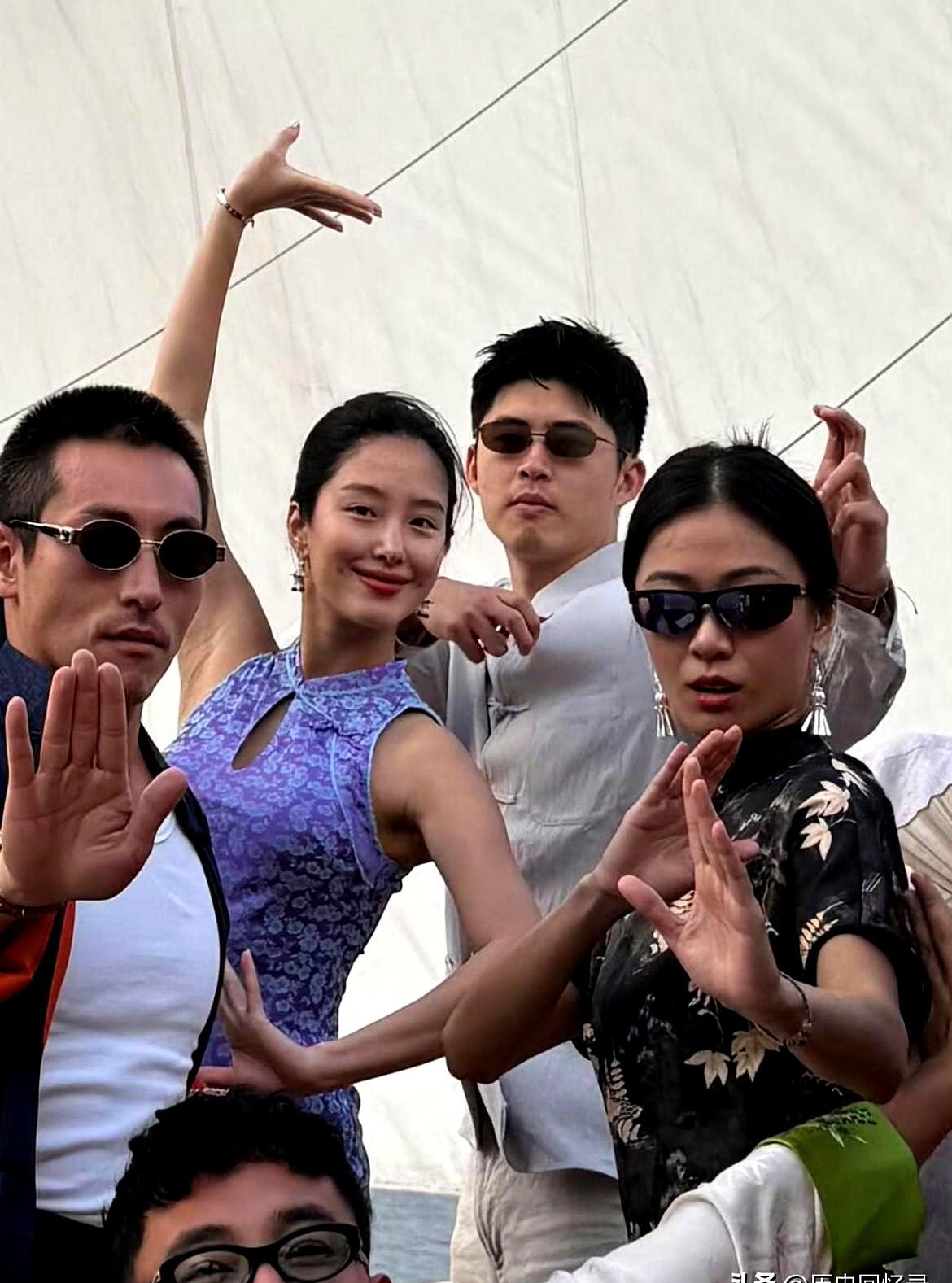 这个女人太强了！杨采钰晒夫妻正脸合照正式官宣，果然嫁过圈内大佬的就是不一样，前脚