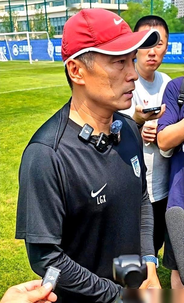 李国旭这次不装了，终于摊牌了。​当着所有记者的面，把那句憋了很久的话说了出来