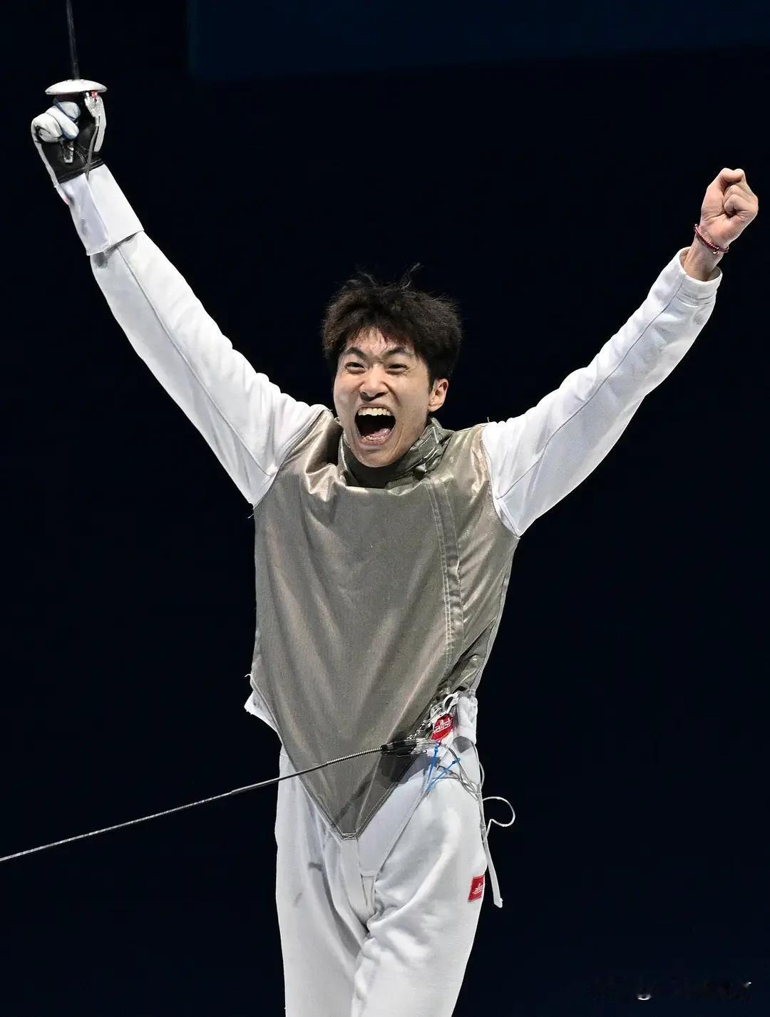 第十五届全运会男子花剑个人赛在香港结束，在最终的金牌赛中，福建队选手许杰以15-