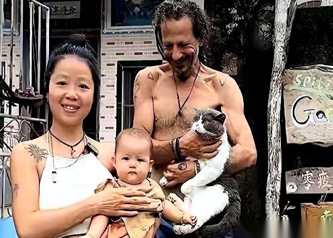 26岁福建姑娘林娜在泰国清迈看上一个流浪的希腊男人，没要彩礼没办婚礼直接闪婚，如