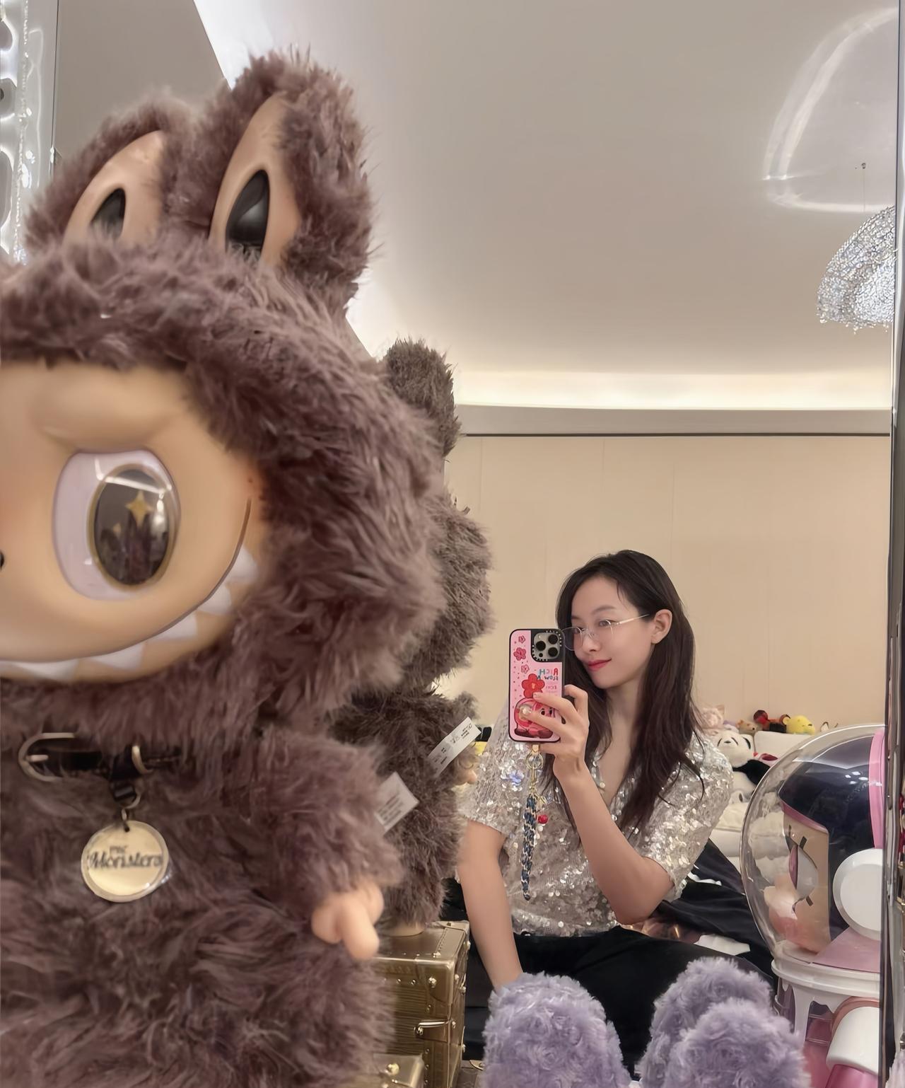 有句话我一直不敢说明星平时不都挺讲究的吗？怎么全都跟风去买Labubu，他们