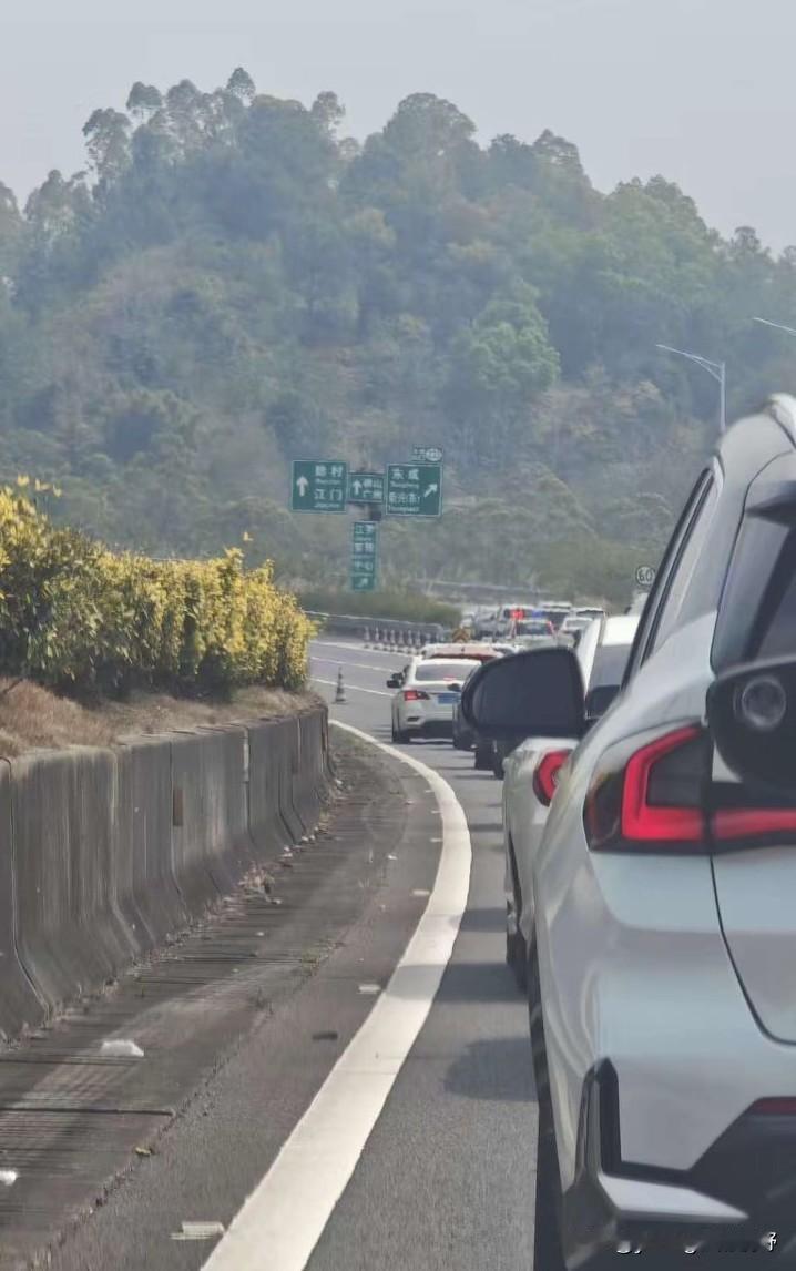 前几天的深岑高速是因为限流还是什么其他的原因吗？在云浮新兴线路段，有交警在高速分