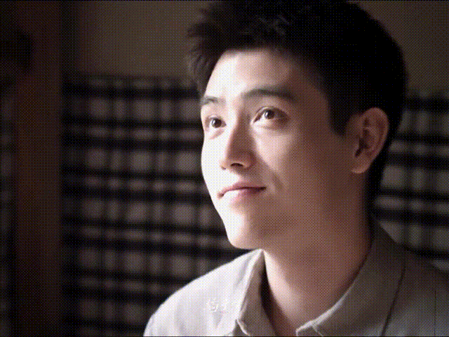 陈飞宇特写眼技纯真年代的爱情镜头推上去那一刻，陈飞宇眼里全是戏。从惊讶到心动，