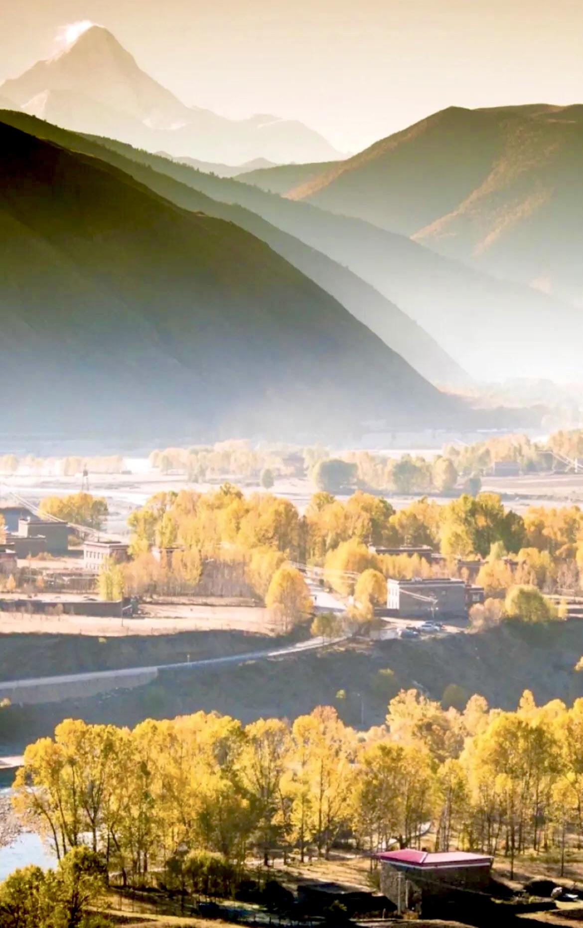 甘孜旅游下的是一盘大棋，花300多元就能不限次数免费旅游14个景区，看似景区亏了