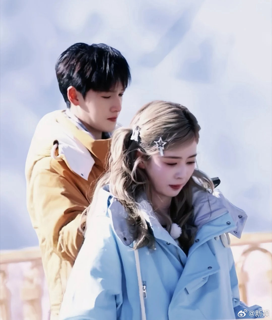 白鹿给李昀锐双平台都包了1000场跑男组的友谊99！白鹿人美心善，给李昀锐新剧《