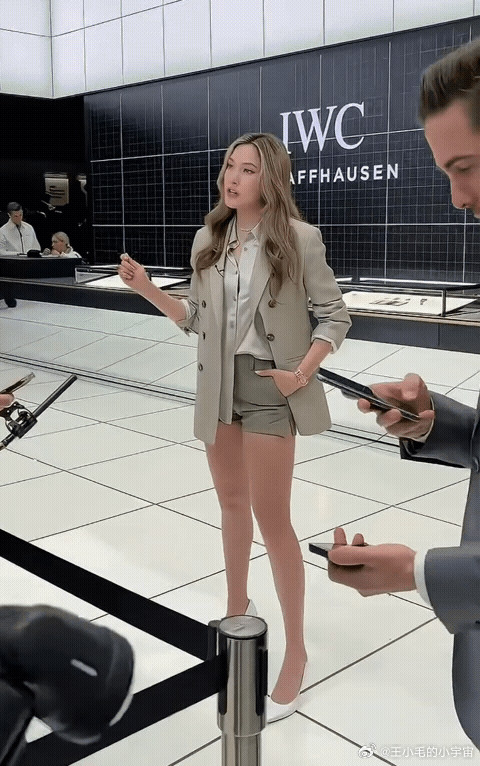 谷爱凌这状态真的绝，腿部线条结实匀称，满是运动带来的健康力量感，皮肤光滑又有活力