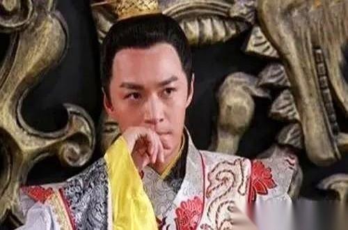 都说她是皇帝最疼的女儿，可她这一辈子，就是个物件儿。一件用来安抚临终老臣的“礼