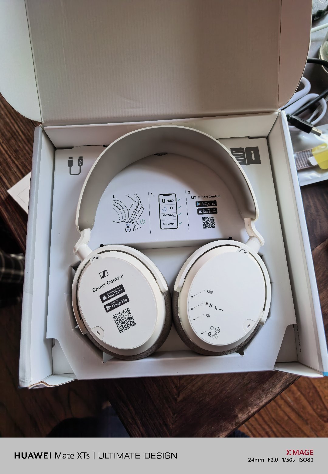 理想送了个耳机🎧有没有想要的呀～点个赞，我看看抽奖送给大家？