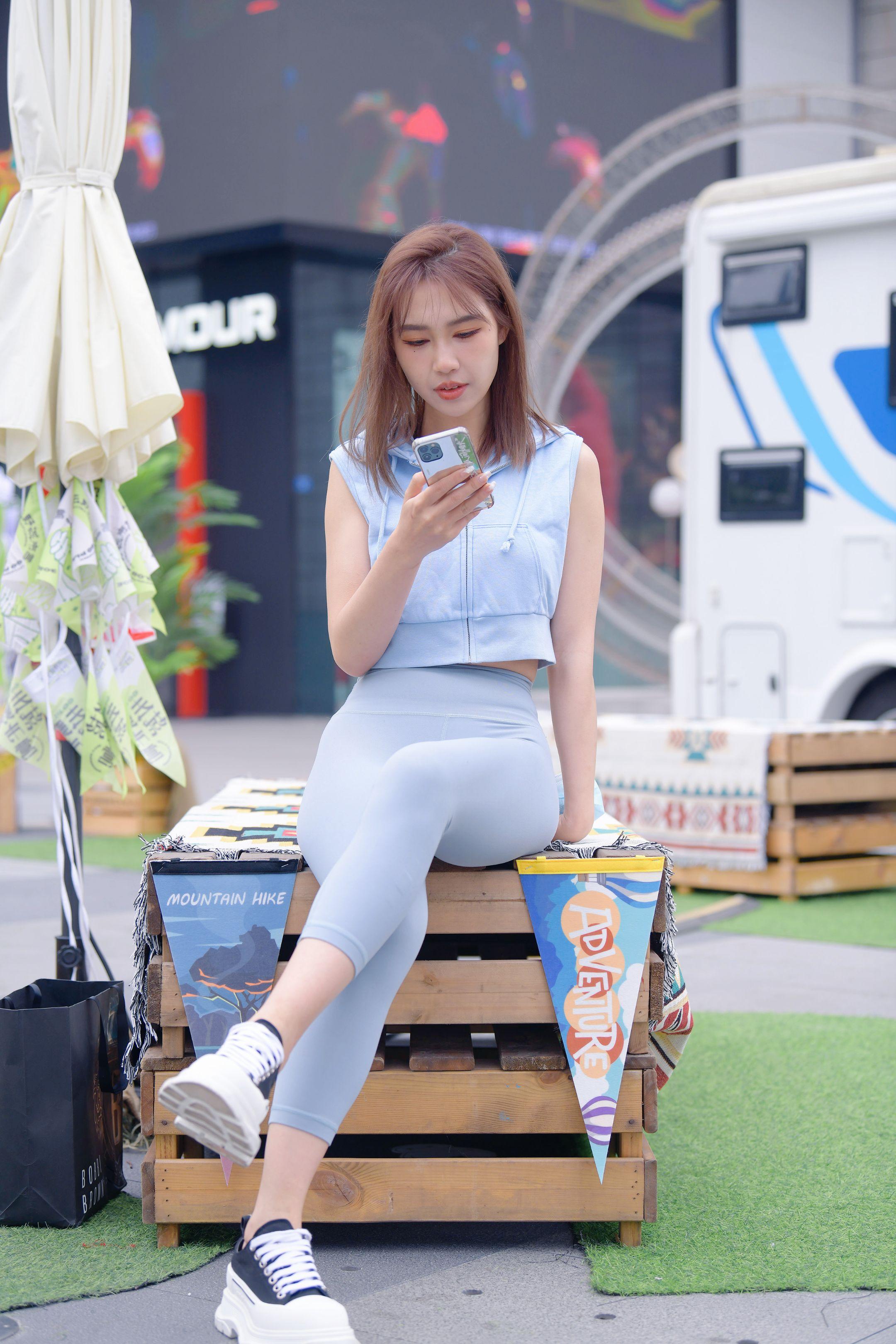 街拍美女穿搭 瑜伽裤 街拍小姐姐穿搭 街头穿搭 好身材好气质