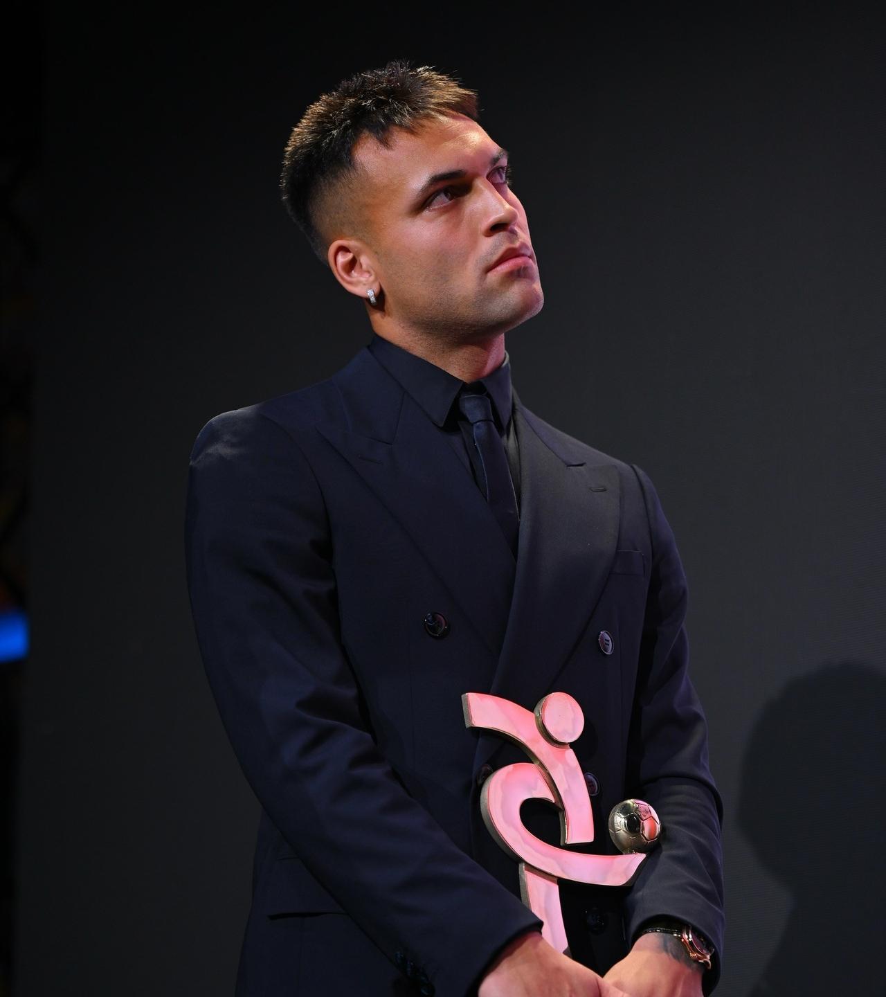 卡萨诺强烈维护劳塔罗！卡麻子接受采访表示劳塔罗是意甲冠军和意甲最佳射手，还是国际