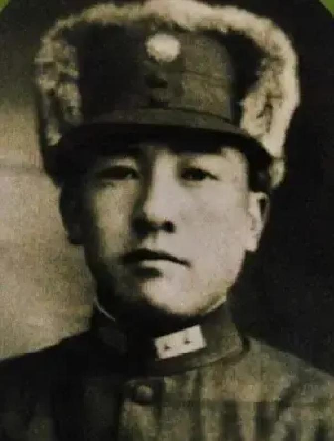 1945年，宋美龄给马步芳独子马继援介绍了一个美女，马继援一见倾心，要纳她为妾，