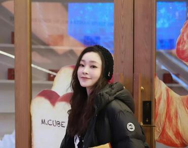 别恨羽绒服让你变球，恨你没看懂它的膨胀密码。时尚博主今年抢着穿的公式，运动员十