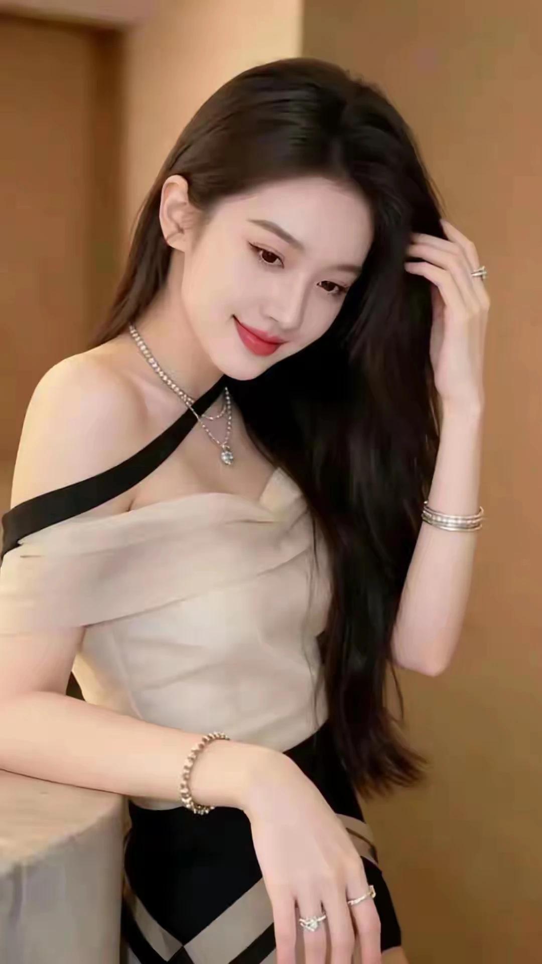 多少相思多少爱，想用真心换实在，茫茫人海谁懂我，心有灵犀何时来？