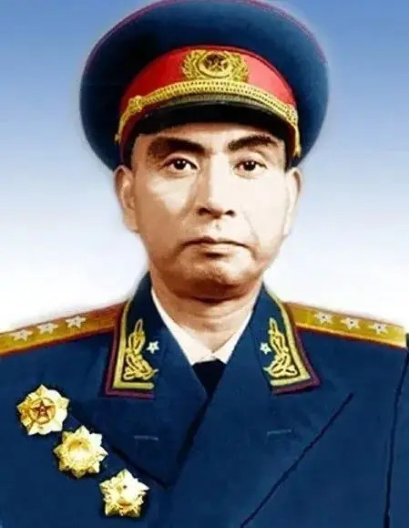 1967年杨勇将军被革职时，他曾经栽培的两个下属瞬间变脸，不仅朝他吐痰，还对他一