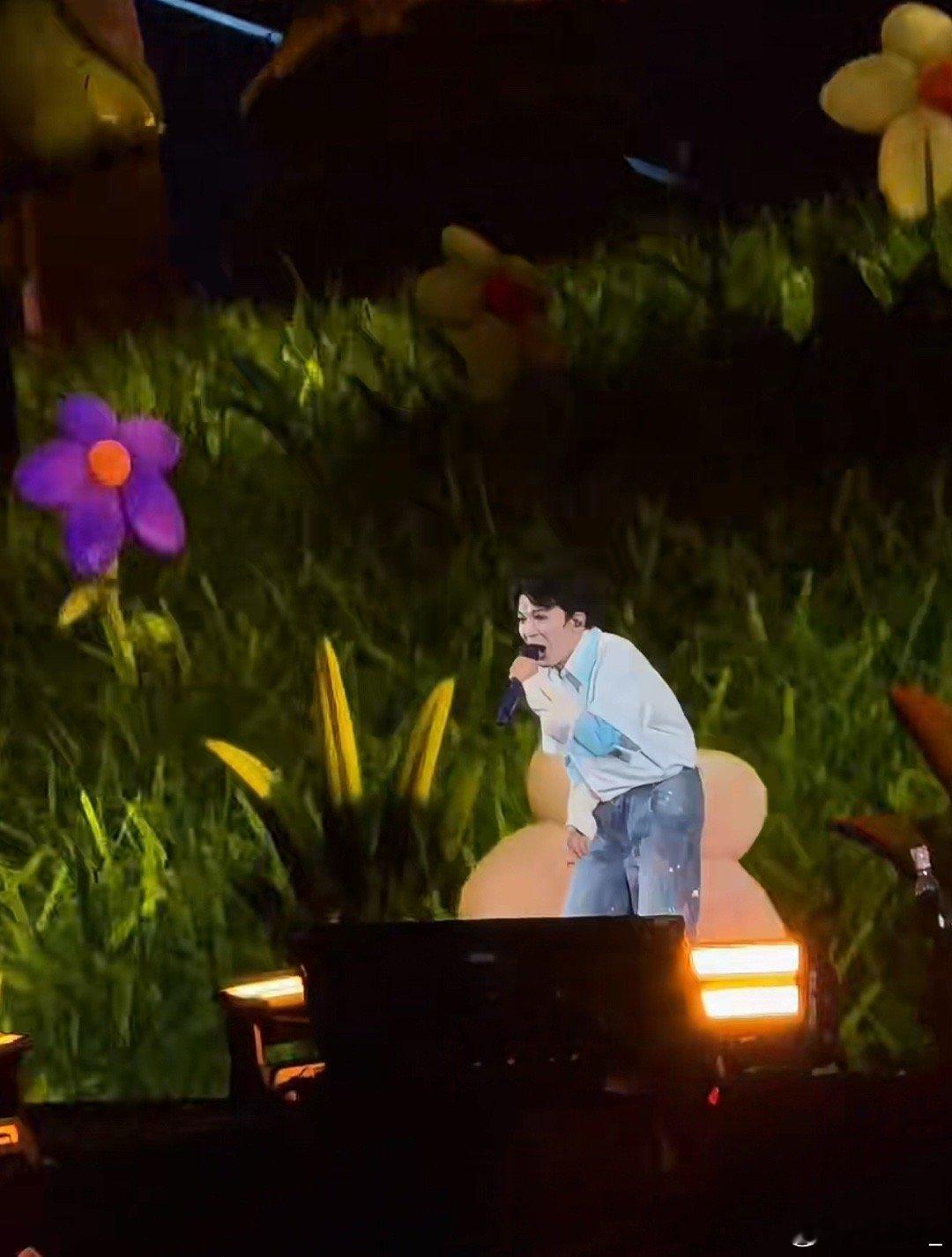 正式确诊为周深跑步粉看周深跑步那视频笑到打鸣！颠颠儿的像只快乐小鸟，跑起来胳膊腿