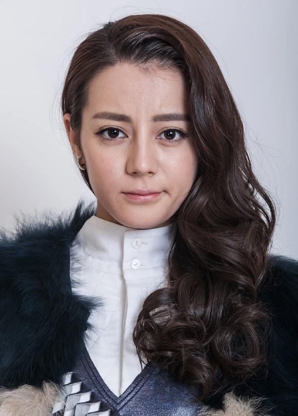 本来以为热巴是从春晚之后，就开始断崖式衰老了，结果看了她之前的图，其实热巴一直
