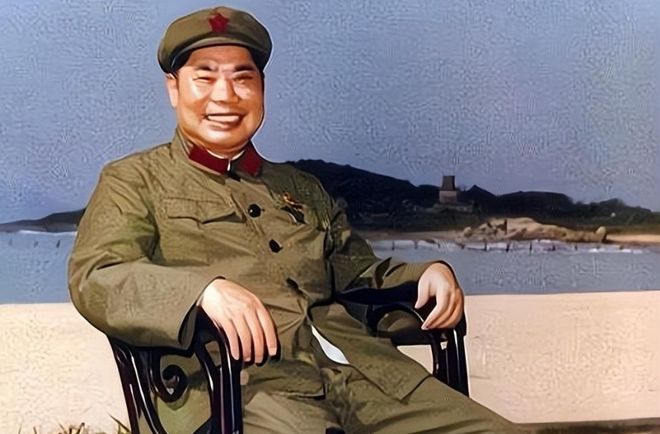 1971年，一个乞丐模样的老人在济南军区的大门前不断徘徊，杨得志将军听说后亲自来