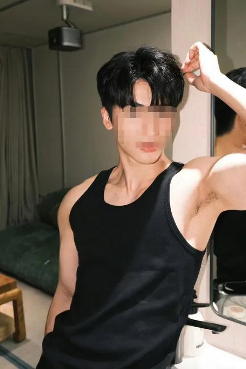 90后男模骗2位富婆总计1700万。近日，央视《一线》曝光一起案件，上海某夜店