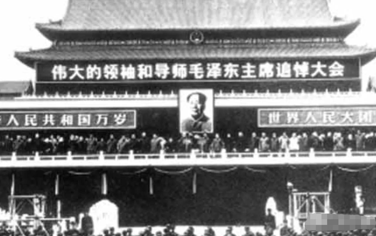 1976年，毛主席去世，当华国锋赶到中南海时，毛主席已无呼吸，情急之下，华国锋迅