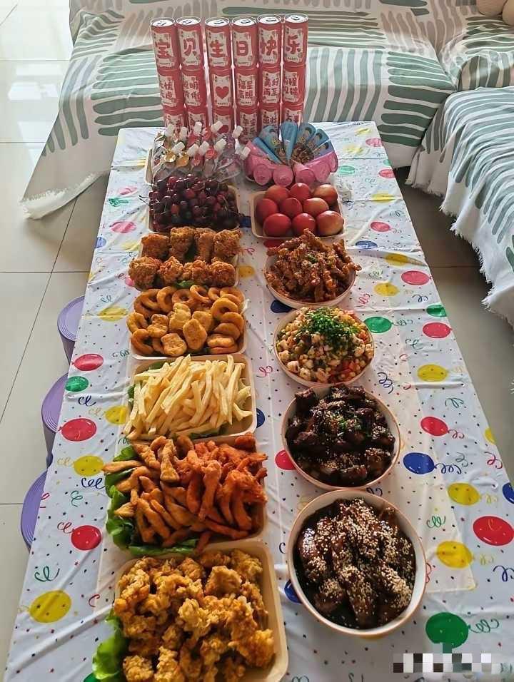 同事准备的宝宝生日宴