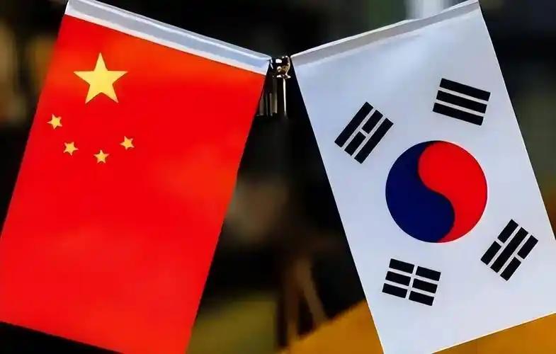 为什么韩国这么自卑？说句不好听的，韩国没有自己的文化，从古代就在偷中国文化。
