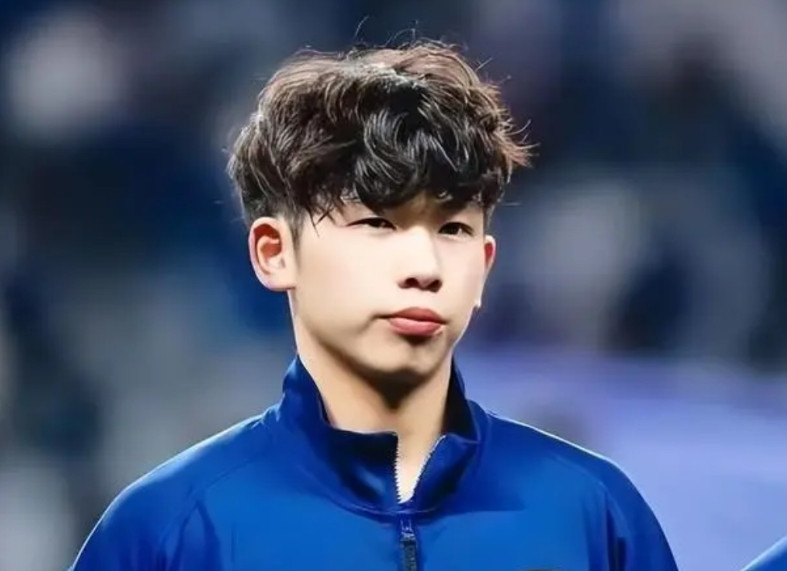 0球0助攻，这是刘诚宇7场比赛交出来的数据。有一种感觉，他的踢球方式越来越像隔