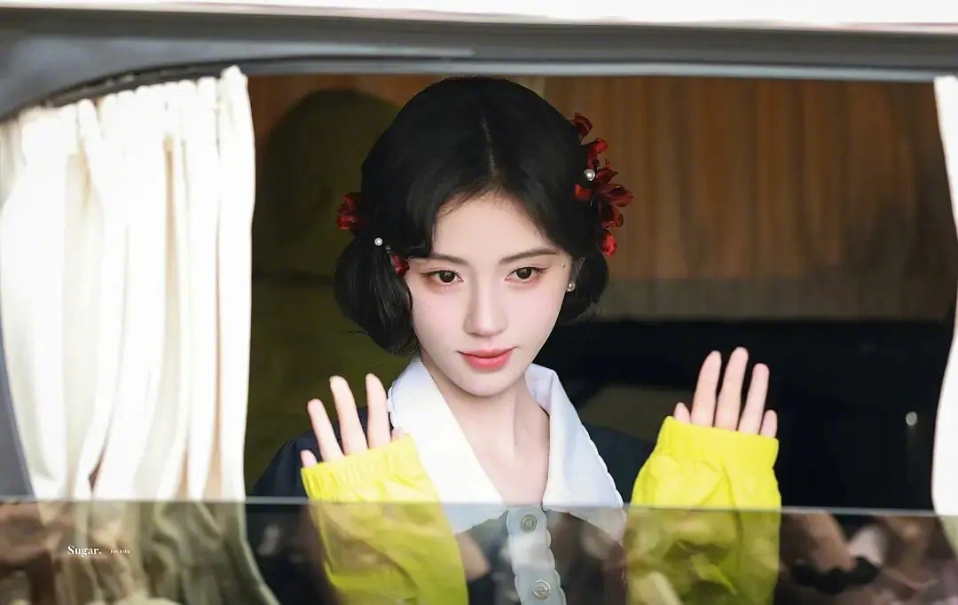 《万花世界》鞠婧祎民国妆造出妆女主美得很稳定，比较好奇这部剧那么多男主造型怎么做